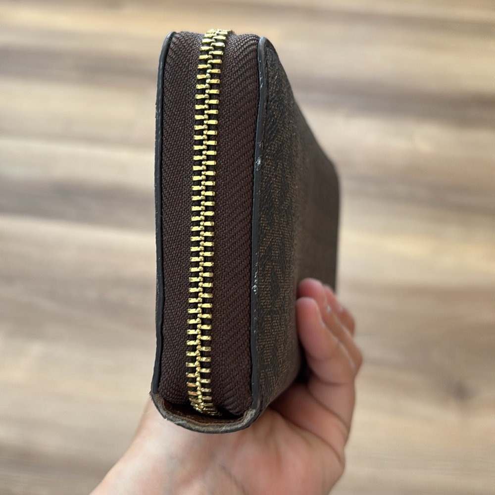 Michael Kors Signature Zip-Around Wallet - Picture 6 of 11